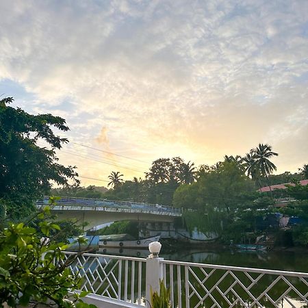 Hotel Riverside บากา ภายนอก รูปภาพ