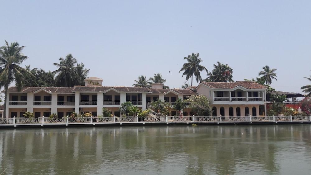 Hotel Riverside บากา ภายนอก รูปภาพ