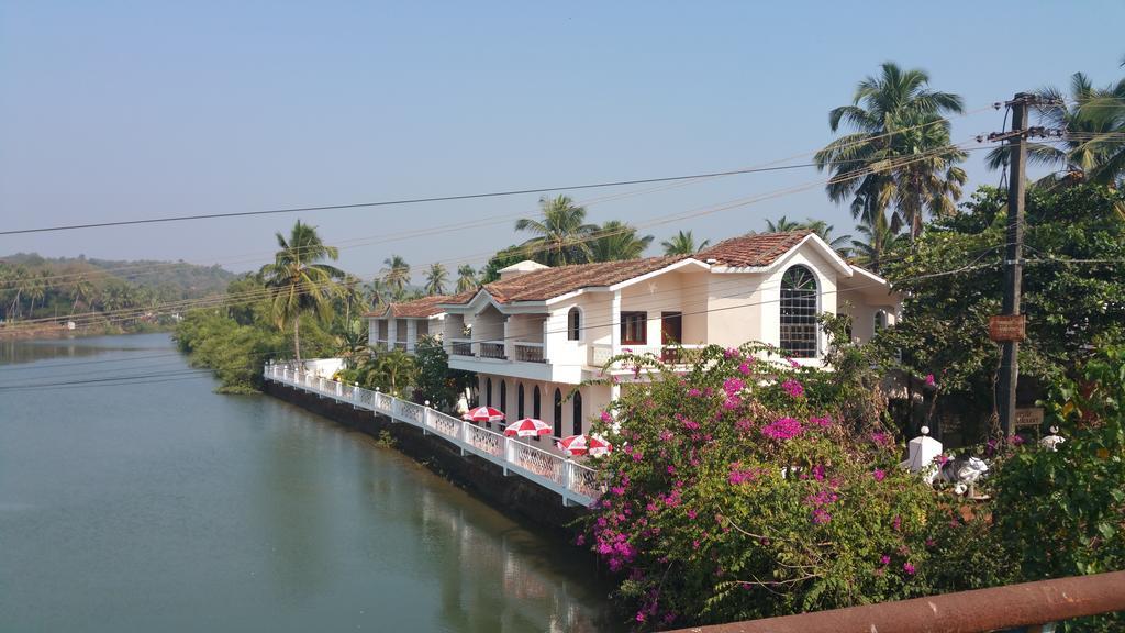 Hotel Riverside บากา ภายนอก รูปภาพ