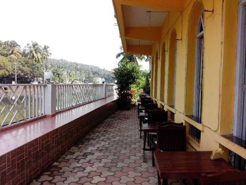 Hotel Riverside บากา ภายนอก รูปภาพ